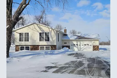 76 7th Avenue S, Wahpeton,  58075 - Photo 1