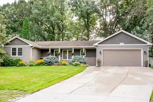 2300 Dahl Ct E, Maplewood, MN 55119 - Photo 10