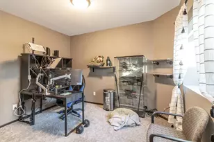 2021 Bluestem Dr, Mankato, MN 56001 - Photo 34