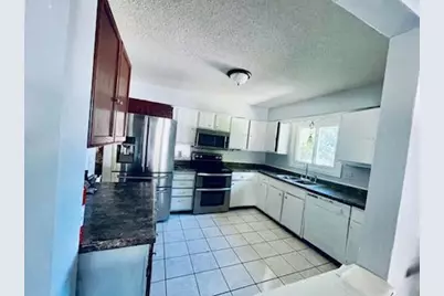 504 Crestview Drive S, Maplewood, MN 55119 - Photo 2