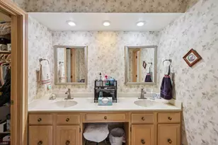 5601 Dewey Hill Rd, Edina, MN 55439 - Photo 24