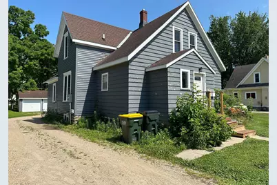 613 3rd Street SW upstairs #2, Willmar, MN 56201 - Photo 2