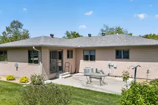 302 Cross St, Lake City, MN 55041 - Photo 6