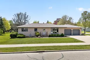 302 Cross St, Lake City, MN 55041 - Photo 2