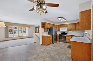 302 Cross St, Lake City, MN 55041 - Photo 16