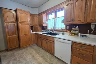 702 4th St SE, Pipestone, MN 56164 - Photo 8