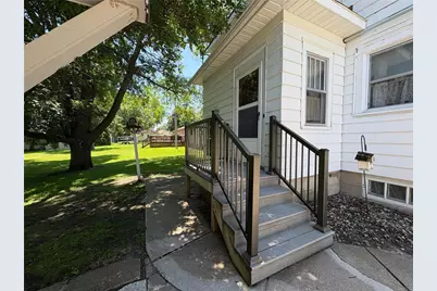 201 3rd Street SE, Renville, MN 56284 - Photo 4