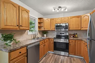 6483 Berkshire Ln N, Maple Grove, MN 55311 - Photo 6