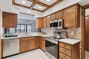 1235 Yale Pl, Minneapolis, MN 55403 - Photo 14