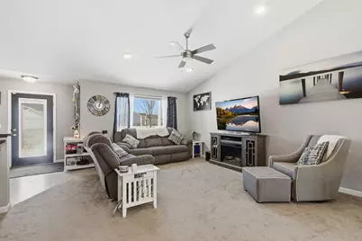 917 Mulberry Avenue NE, Montgomery, MN 56069 - Photo 8