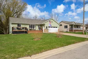 370 7th St SW, Plainview, MN 55964 - Photo 2
