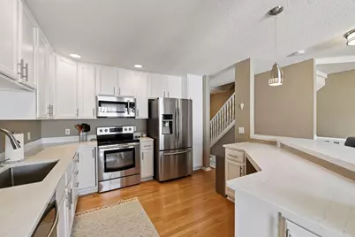 934 Kelly Court, Chanhassen, MN 55317 - Photo 6