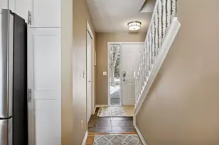 934 Kelly Ct, Chanhassen, MN 55317 - Photo 2