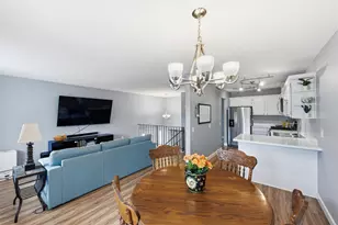 12210 Oak Leaf Cir, Burnsville, MN 55337 - Photo 10