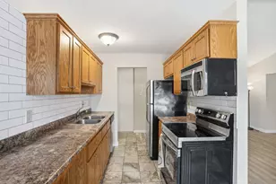 810 Old Settlers Trail, Hopkins, MN 55343 - Photo 2