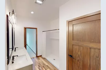 1222 Leo Drive, Holmen, WI 54636 - Photo 6