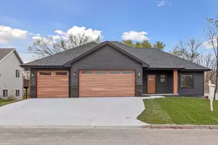 1270 Bellflower Ln, Owatonna, MN 55060 - Photo 2