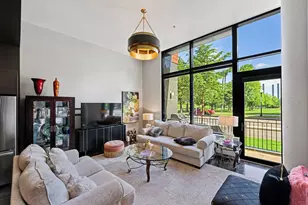 215 10th Ave S, Minneapolis, MN 55415 - Photo 2