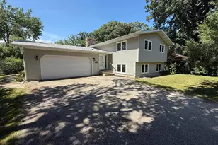 1303 Duluth Ave N, Thief River Falls, MN 56701 - Photo 1