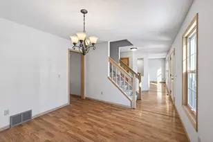 640 Hackmore Dr, Eagan, MN 55123 - Photo 6