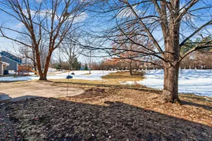 640 Hackmore Dr, Eagan, MN 55123 - Photo 52