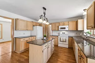 640 Hackmore Dr, Eagan, MN 55123 - Photo 24