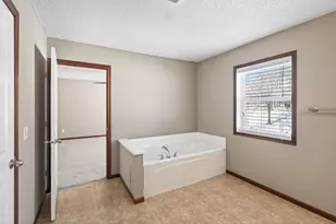 2313 Woodcrest Dr, Woodbury, MN 55129 - Photo 16