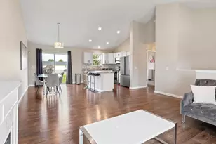 933 Cobblestone Ln, Belle Plaine, MN 56011 - Photo 8