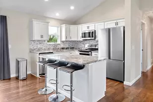 933 Cobblestone Ln, Belle Plaine, MN 56011 - Photo 10