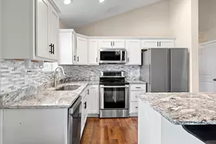 933 Cobblestone Ln, Belle Plaine, MN 56011 - Photo 12