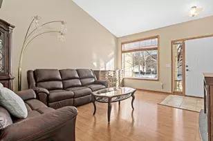 416 Creekside Dr, Buffalo, MN 55313 - Photo 2