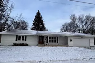 407 Eichelberger Ave, Montevideo, MN 56265 - Photo 2