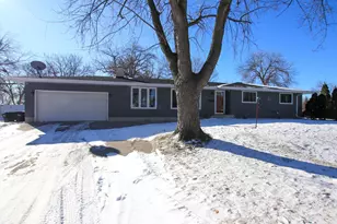 6 5th Ave NE, Hutchinson, MN 55350 - Photo 2