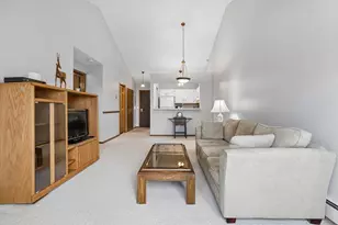 7631 Edinborough Way, Edina, MN 55435 - Photo 8