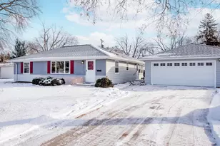 8849 Columbus Ave S, Bloomington, MN 55420 - Photo 44