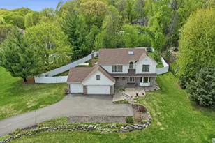 300 Trappers Pass, Chanhassen, MN 55317 - Photo 32