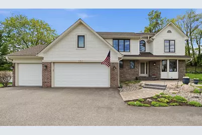 300 Trappers Pass, Chanhassen, MN 55317 - Photo 2