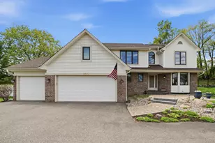 300 Trappers Pass, Chanhassen, MN 55317 - Photo 2