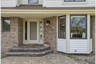 300 Trappers Pass, Chanhassen, MN 55317 - Photo 4