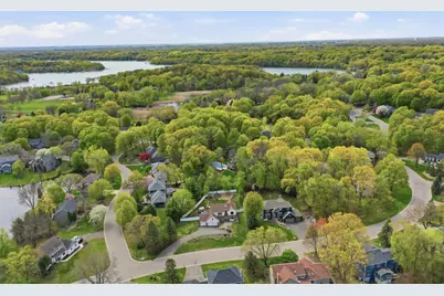 300 Trappers Pass, Chanhassen, MN 55317 - Photo 36