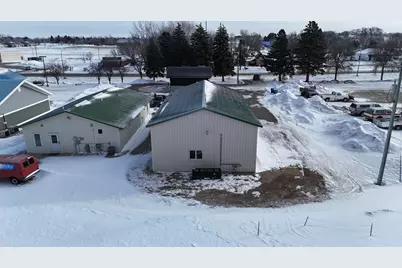 416 1/2 S Lake Avenue, Battle Lake, MN 56515 - Photo 4