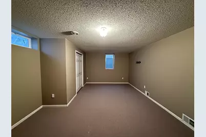 304 Lynsee Lane, Montevideo, MN 56265 - Photo 68