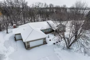 304 Lynsee Ln, Montevideo, MN 56265 - Photo 4