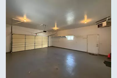 304 Lynsee Lane, Montevideo, MN 56265 - Photo 8