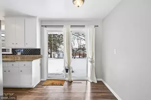 1084 Edgewater Ave, Shoreview, MN 55126 - Photo 8