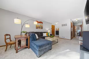 4340 Buckingham Ct, Vadnais Heights, MN 55127 - Photo 4