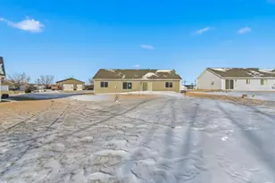 725 Northwood Dr, Janesville, MN 56048 - Photo 32