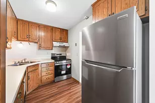 8562 S Maplebrook Cir, Brooklyn Park, MN 55445 - Photo 12