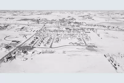 1021 E 3rd Avenue SE, Freeport, MN 56336 - Photo 6