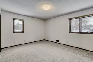 70 W Sandra Lee Dr, Saint Paul, MN 55119 - Photo 16